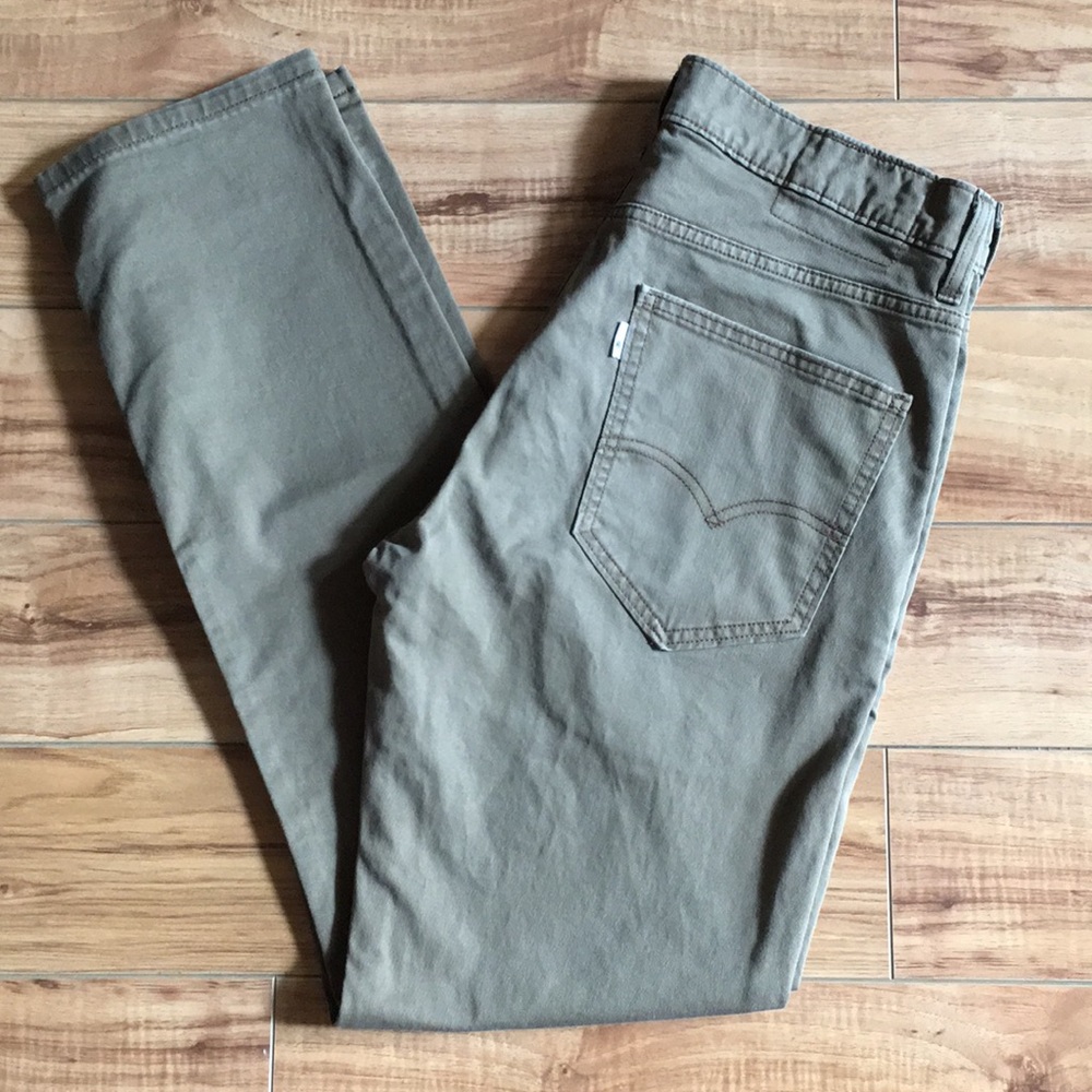 Levi’s khakis jeans